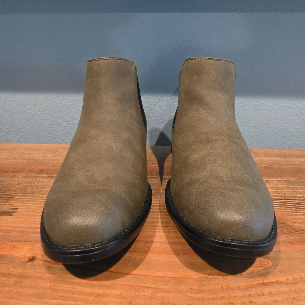 Madden Mens Maxxin Chelsea Boots Olive Pull On Ankle Boots Size 8